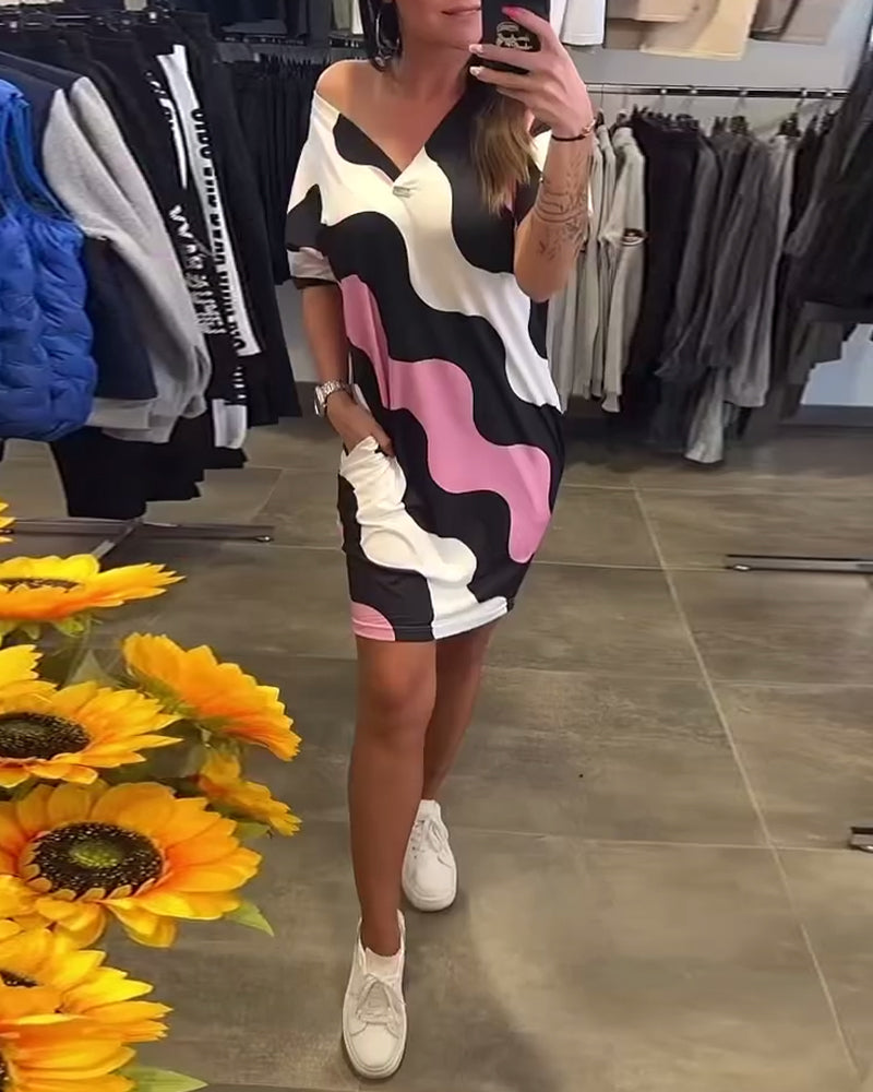 Karina | Šaty s potiskem vln a výstřihem do V