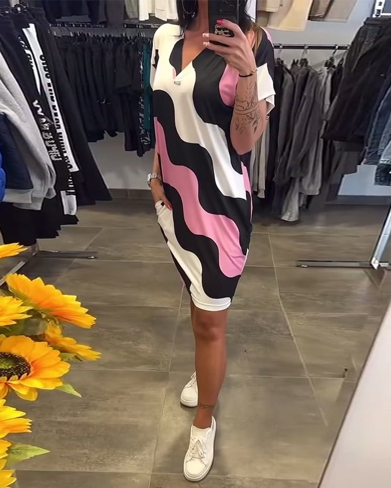 Karina | Šaty s potiskem vln a výstřihem do V